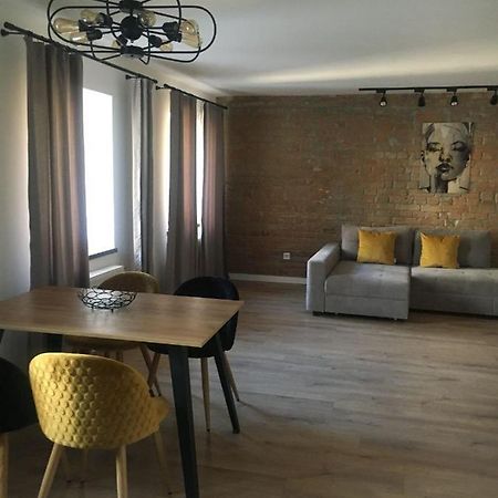 Дворівневі Апартаменти На Площі Ринок Lviv Eksteriør bilde